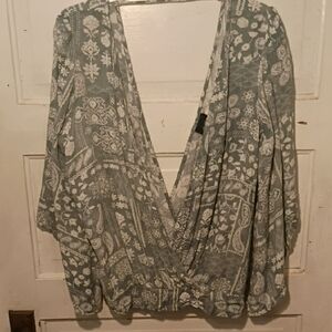 Daytrip Gray and White Floral Blouse